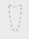 Collar corto de perlas bronce.