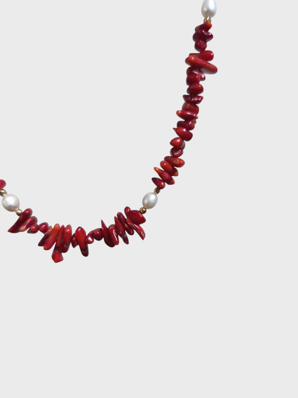 Collar corto coral y perlas