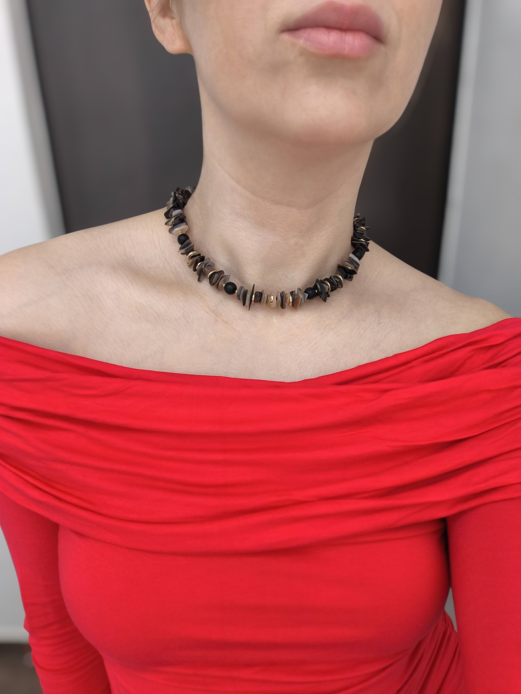 Collar corto laminas de nácar negro.